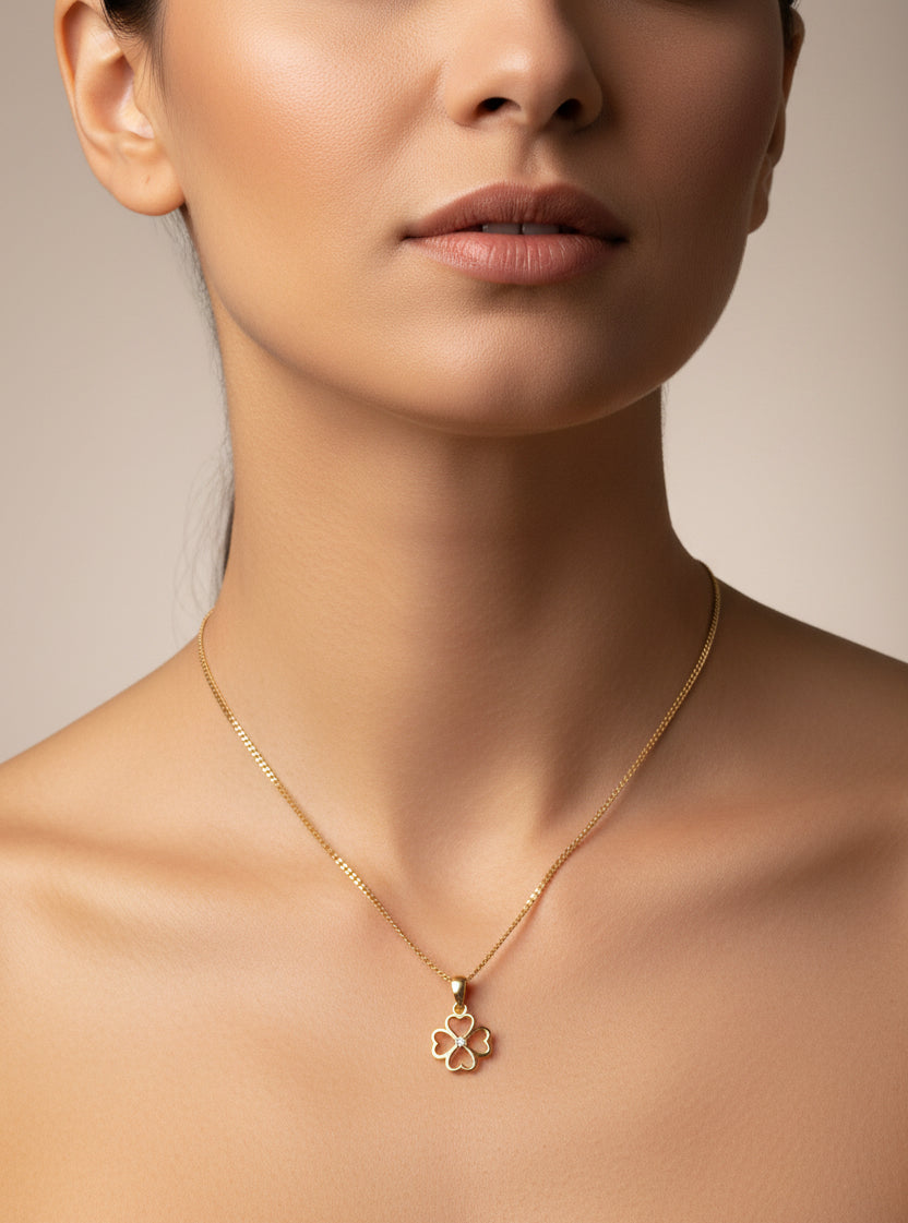 9ct Yellow Gold Clover Pendant with Diamond Chip