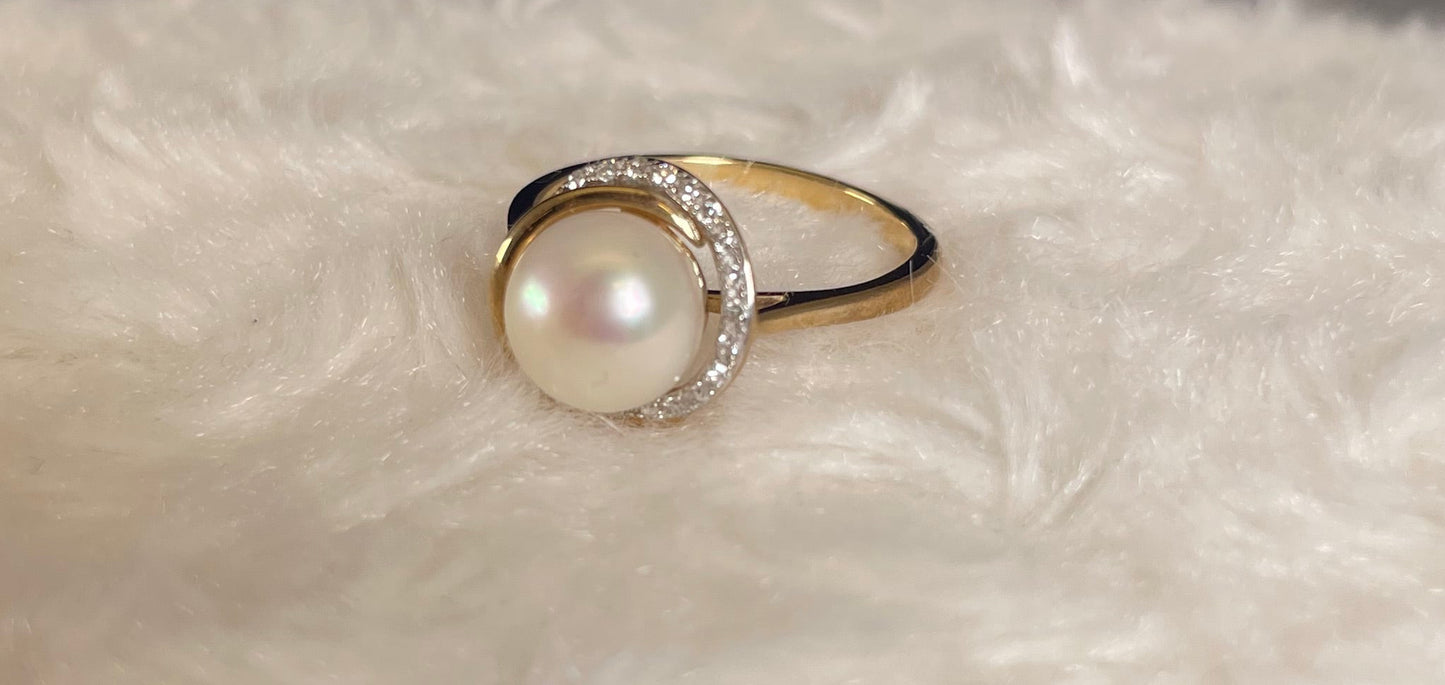 9ct Yellow Gold Freshwater Cultured Pearl Dress Ring with Diamond Knot Setting