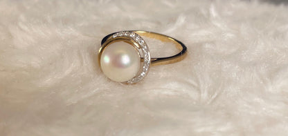 9ct Yellow Gold Freshwater Cultured Pearl Dress Ring with Diamond Knot Setting