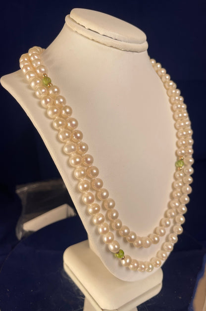 Single Row of Freshwater Cultured Pearls with Peridot & Gold Beads Necklace
