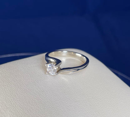 Rhodium-Plated Silver Brilliant Cut Cubic Zirconia Twist Shoulder Ring