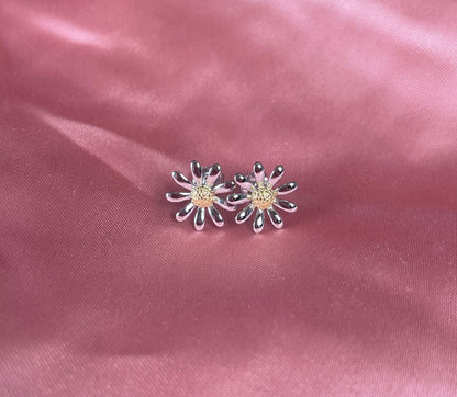 Daisy Earrings Silver Rhodium Plated