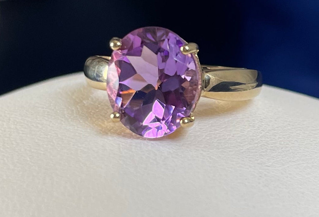 9ct Yellow Gold Pineapple Cut Amethyst Ring