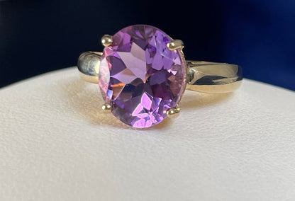 9ct Yellow Gold Pineapple Cut Amethyst Ring