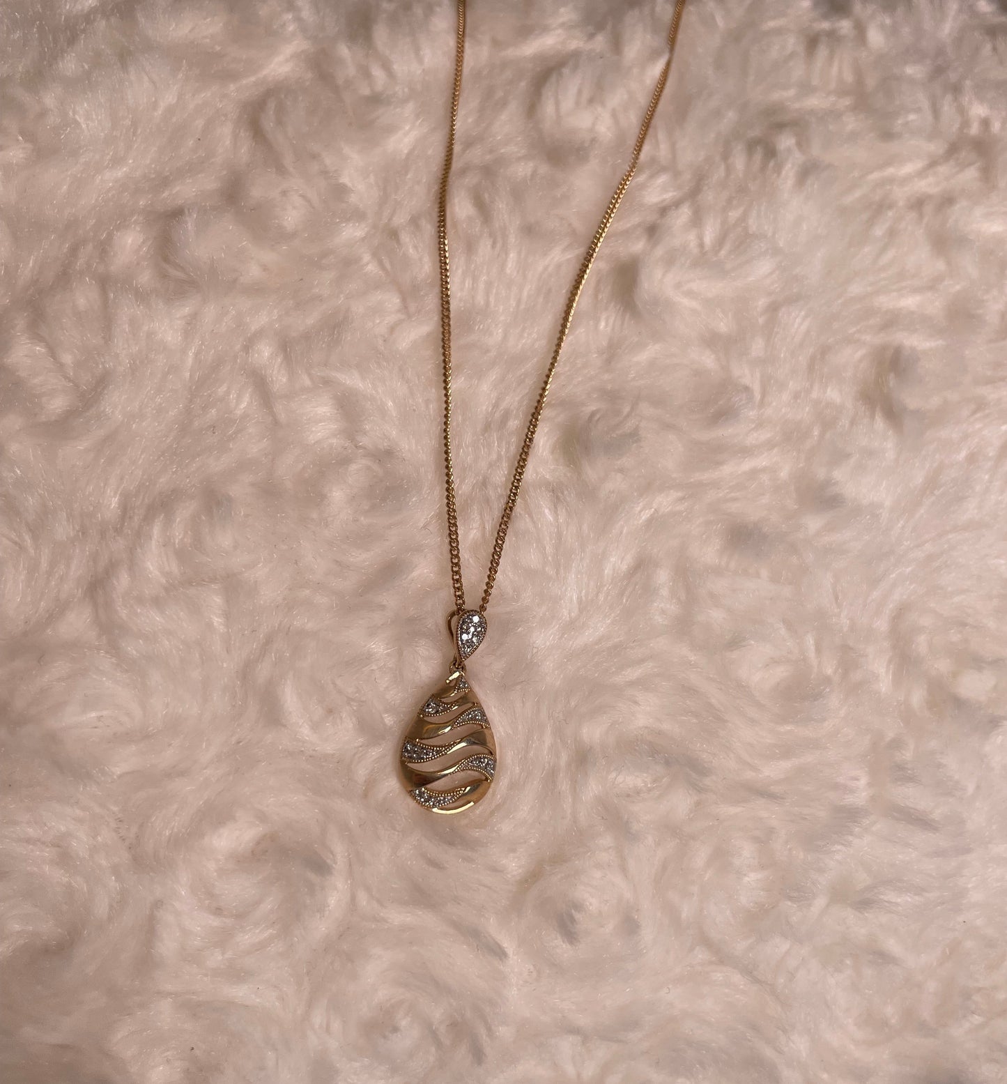 9ct Yellow Gold Teardrop Lattice Diamond Pendant Necklace