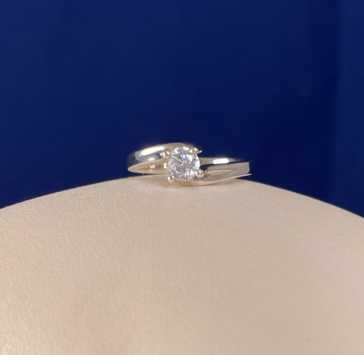 Rhodium-Plated Silver Brilliant Cut Cubic Zirconia Twist Shoulder Ring