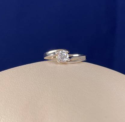 Rhodium-Plated Silver Brilliant Cut Cubic Zirconia Twist Shoulder Ring