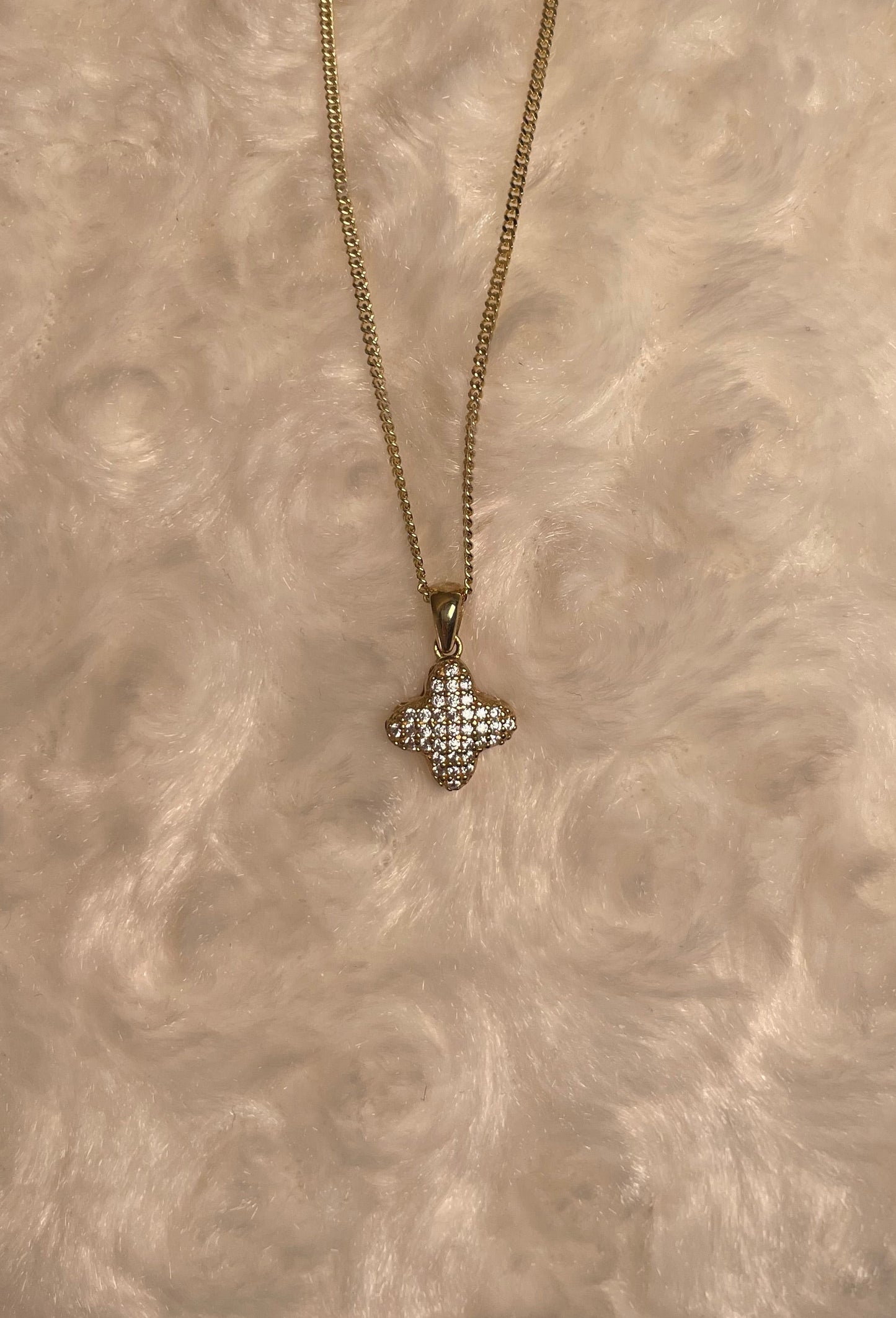 9ct Yellow Gold Four Leaf Clover Pendant Set With Cubic Zirconia