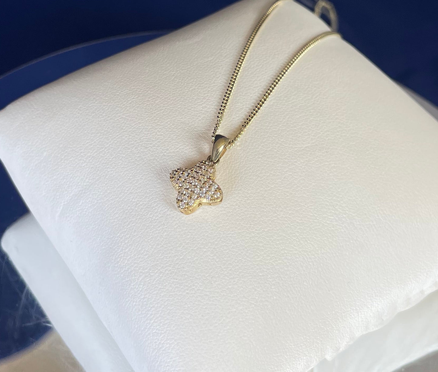 9ct Yellow Gold Four Leaf Clover Pendant Set With Cubic Zirconia