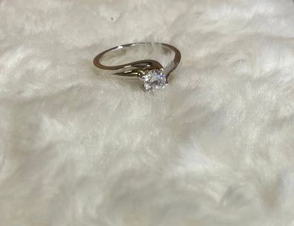 Rhodium-Plated Silver Brilliant Cut Cubic Zirconia Twist Shoulder Ring