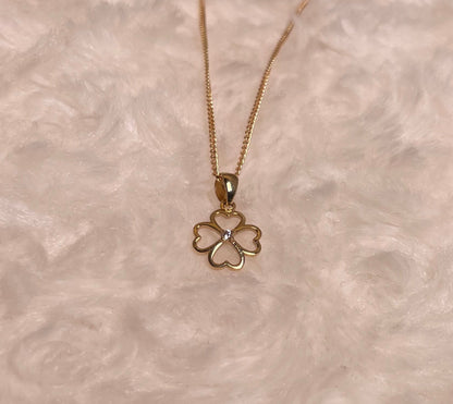 9ct Yellow Gold Clover Pendant with Diamond Chip