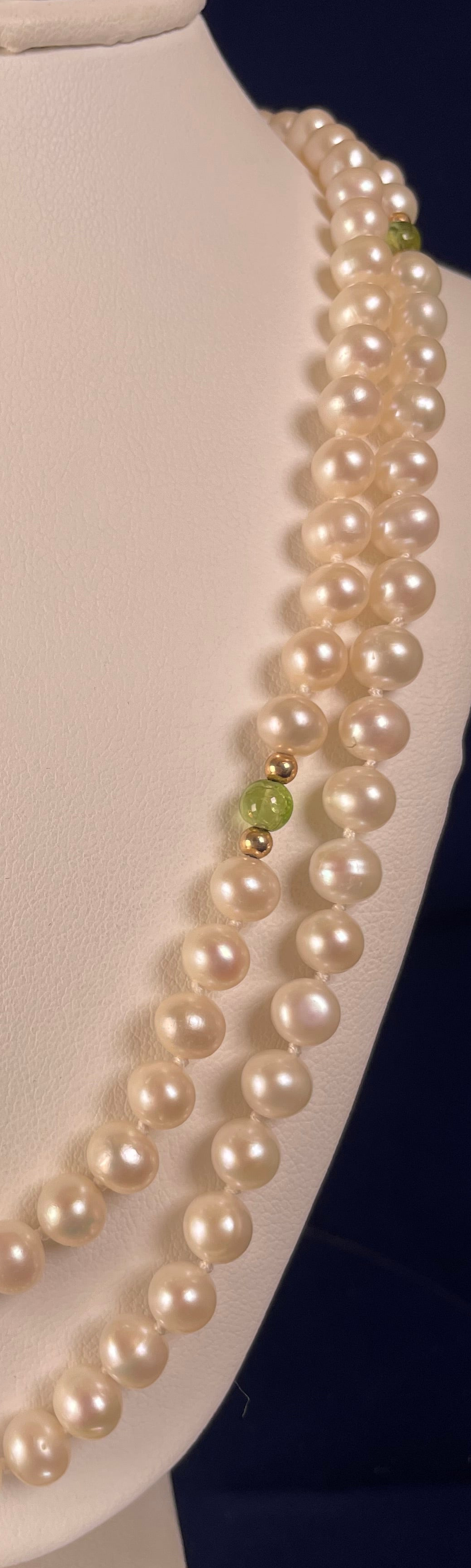 Single Row of Freshwater Cultured Pearls with Peridot & Gold Beads Necklace