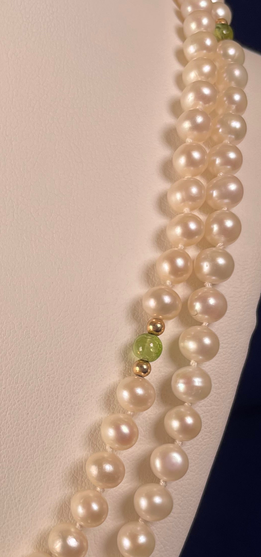 Single Row of Freshwater Cultured Pearls with Peridot & Gold Beads Necklace