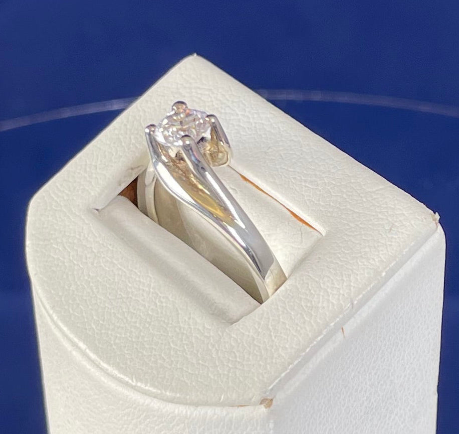 Rhodium-Plated Silver Brilliant Cut Cubic Zirconia Twist Shoulder Ring