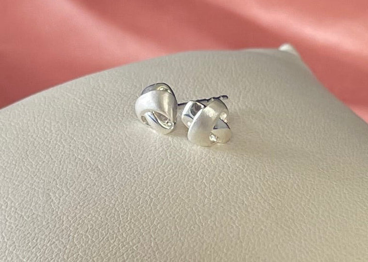Rhodium-Plated Silver Ribbon Knot Earrings With Shiny & Brushed Effect