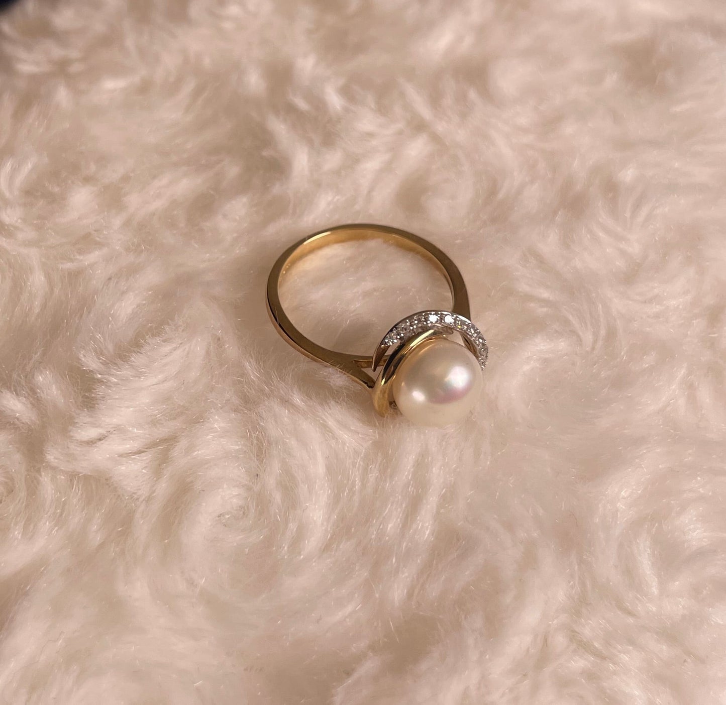 9ct Yellow Gold Freshwater Cultured Pearl Dress Ring with Diamond Knot Setting