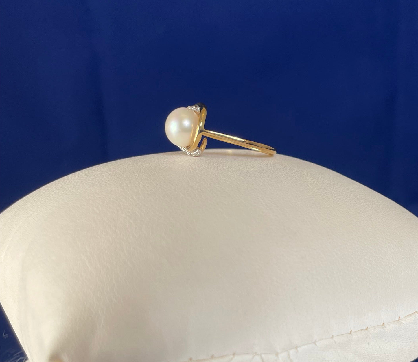 9ct Yellow Gold Freshwater Cultured Pearl Dress Ring with Diamond Knot Setting