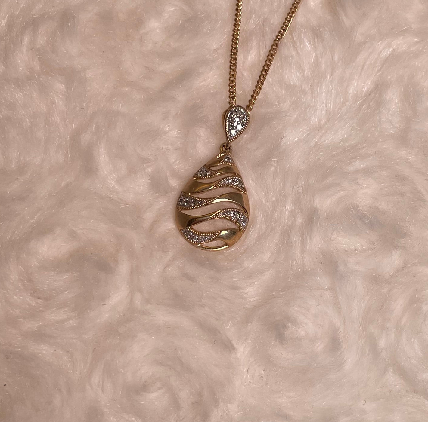 9ct Yellow Gold Teardrop Lattice Diamond Pendant Necklace