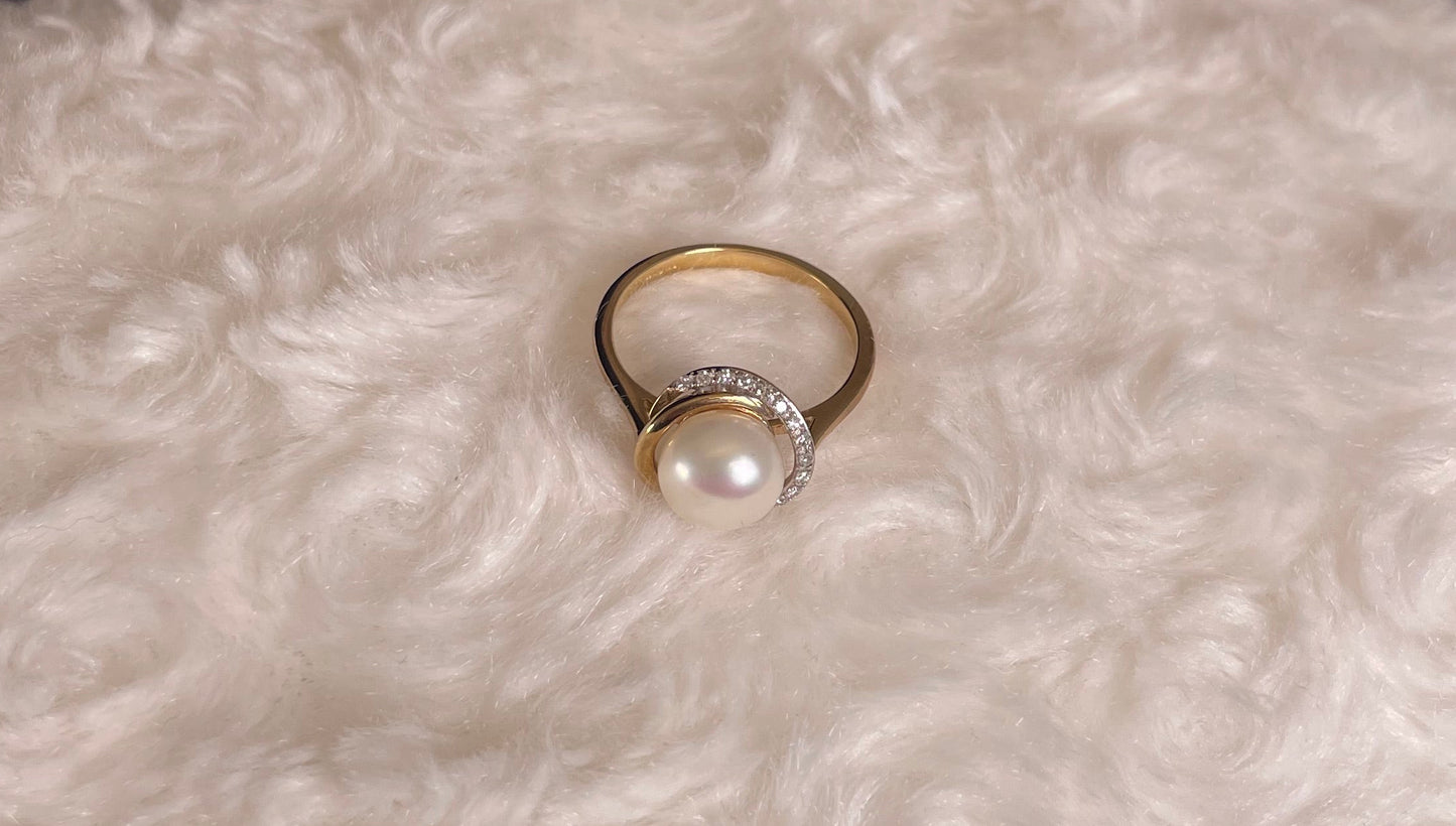 9ct Yellow Gold Freshwater Cultured Pearl Dress Ring with Diamond Knot Setting