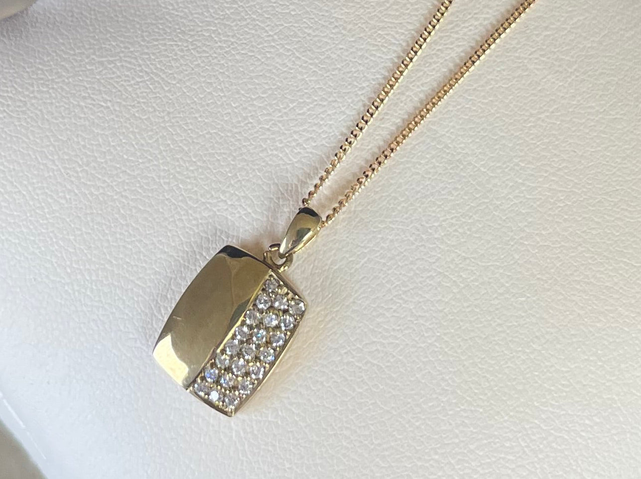 9ct Yellow Gold Pendant Half Set With Cubic Zirconia
