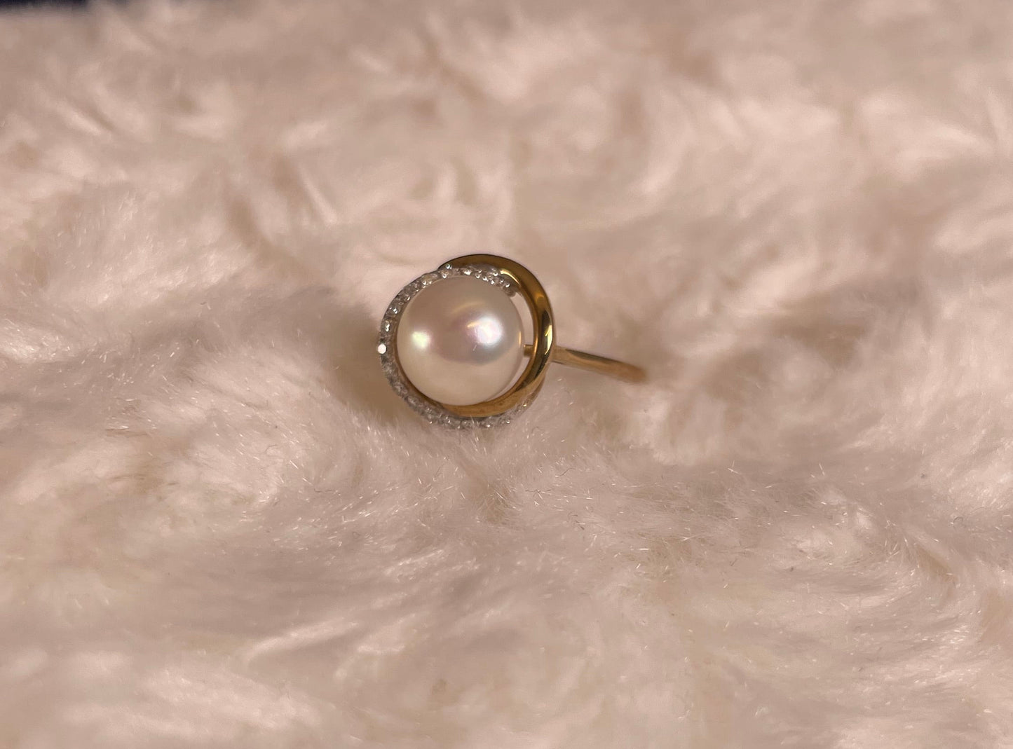 9ct Yellow Gold Freshwater Cultured Pearl Dress Ring with Diamond Knot Setting
