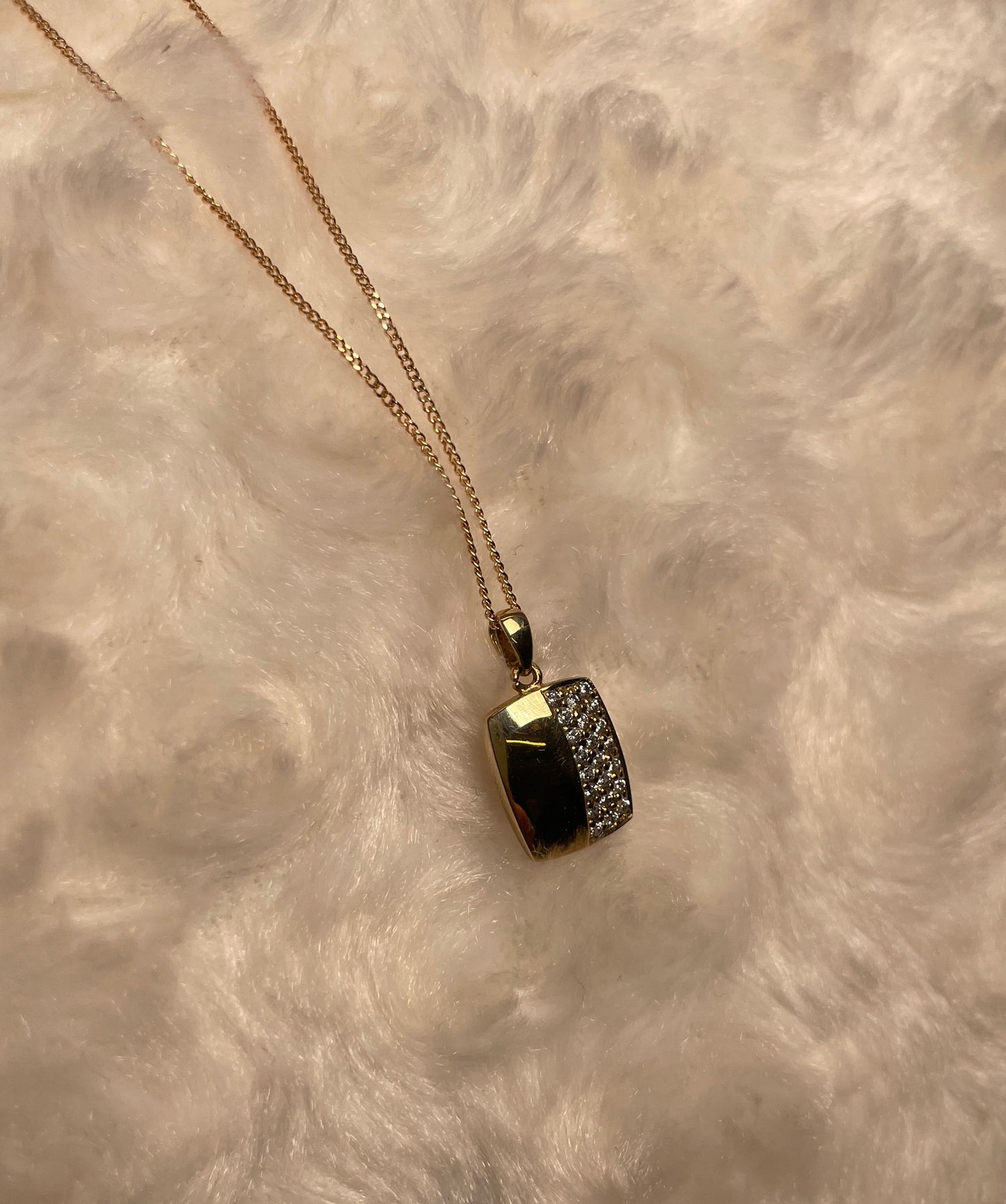 9ct Yellow Gold Pendant Half Set With Cubic Zirconia