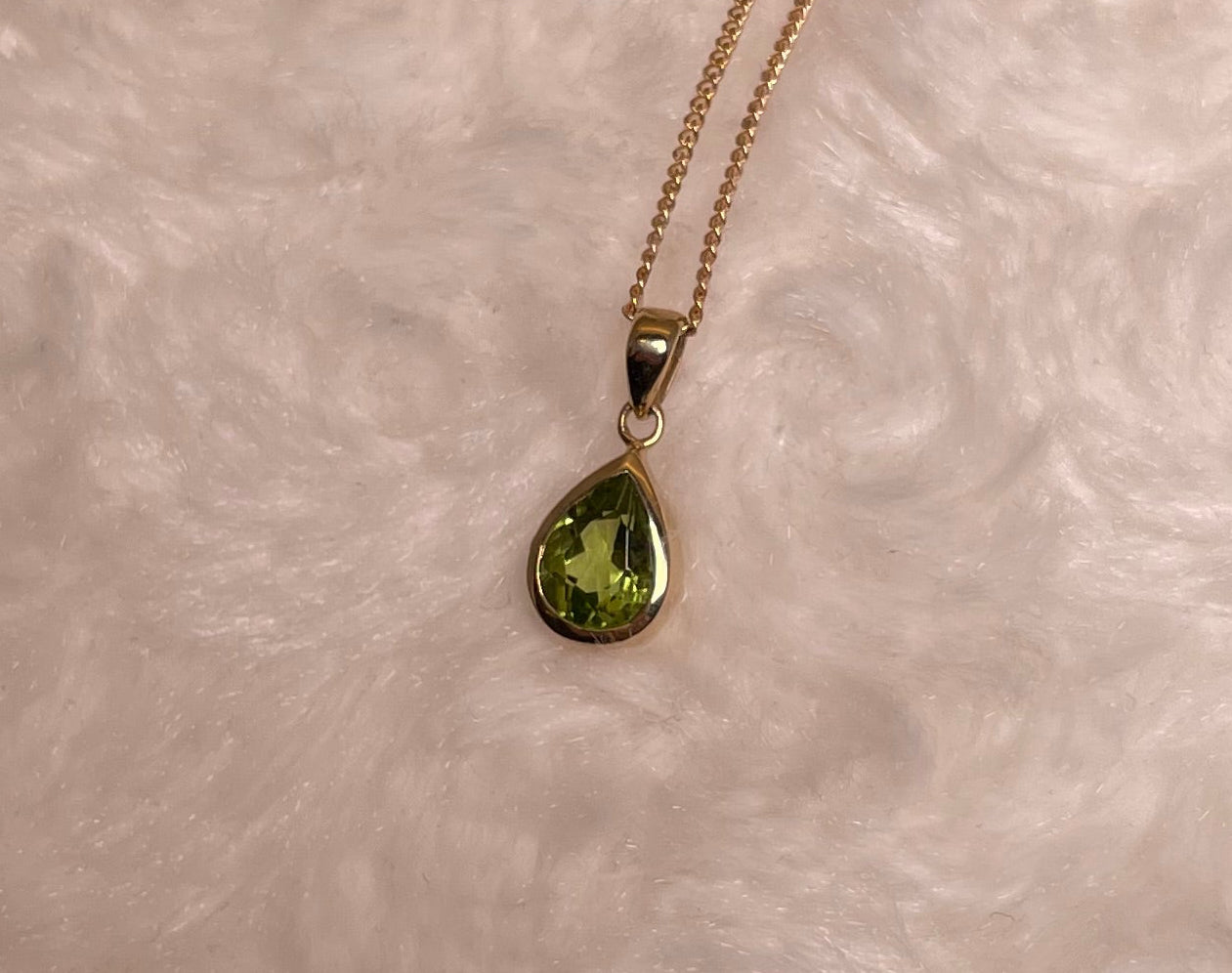 9ct Yellow Gold Pear Shape Peridot Pendant Necklace