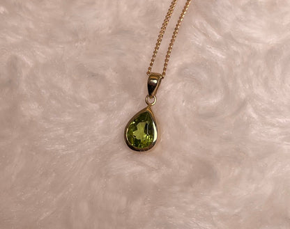 9ct Yellow Gold Pear Shape Peridot Pendant Necklace