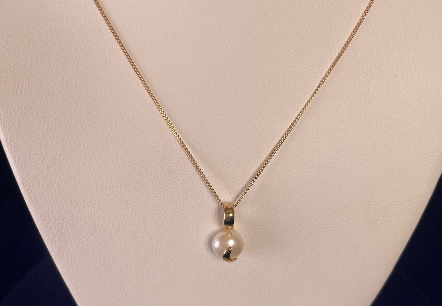 9ct Yellow Gold Freshwater Pearl Pendant Necklace