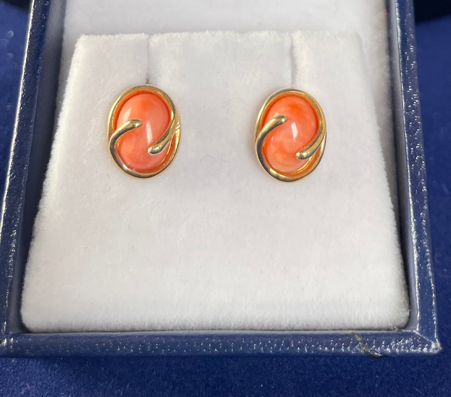 9ct Yellow Gold Oval Coral Cabochon Stud Earring