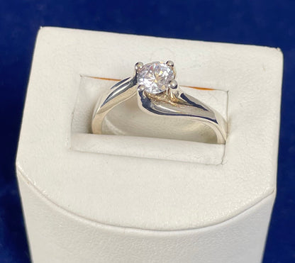 Rhodium-Plated Silver Brilliant Cut Cubic Zirconia Twist Shoulder Ring