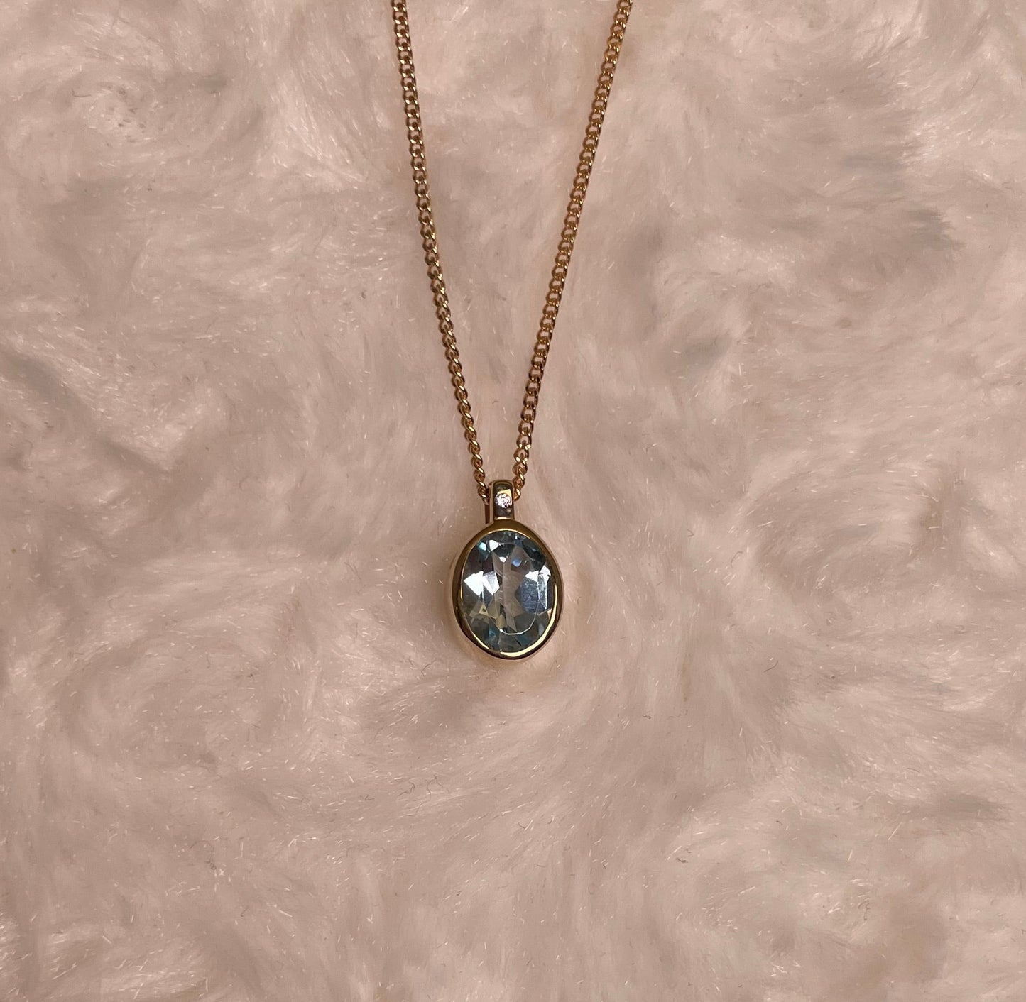9ct Yellow Gold Oval Aquamarine Pendant Necklace