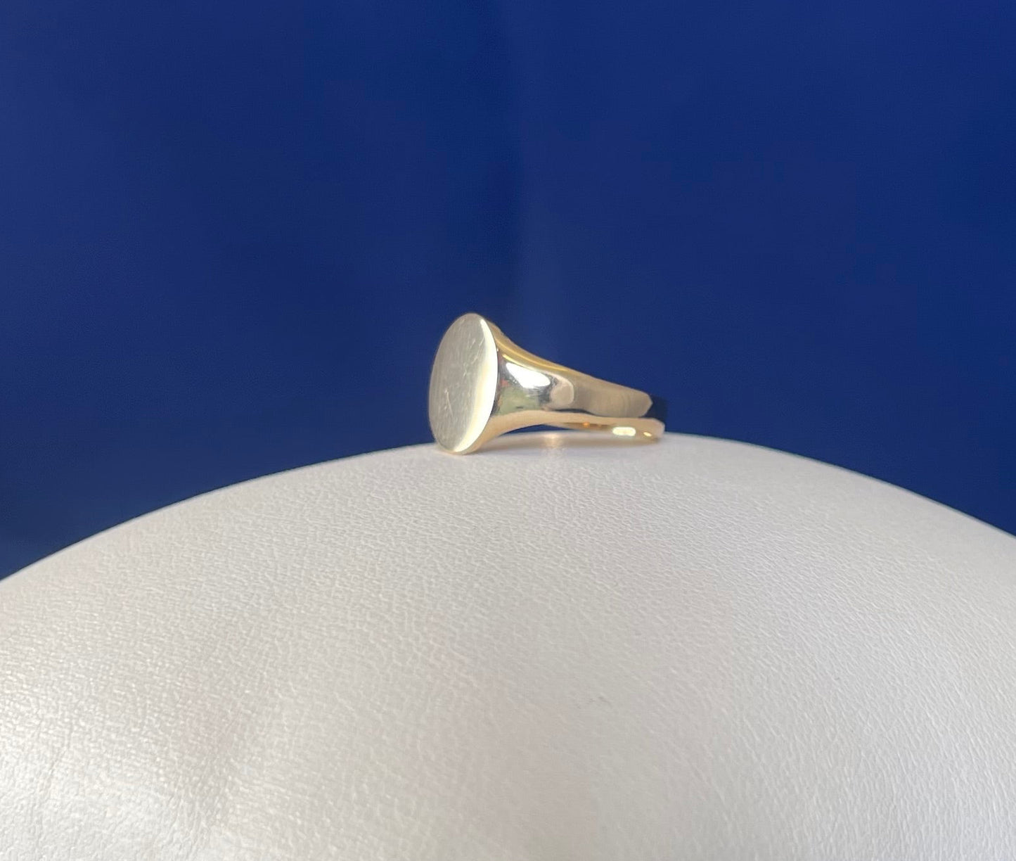 9ct Yellow Gold Plain Oval Signet Ring