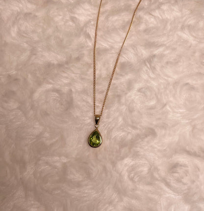9ct Yellow Gold Pear Shape Peridot Pendant Necklace