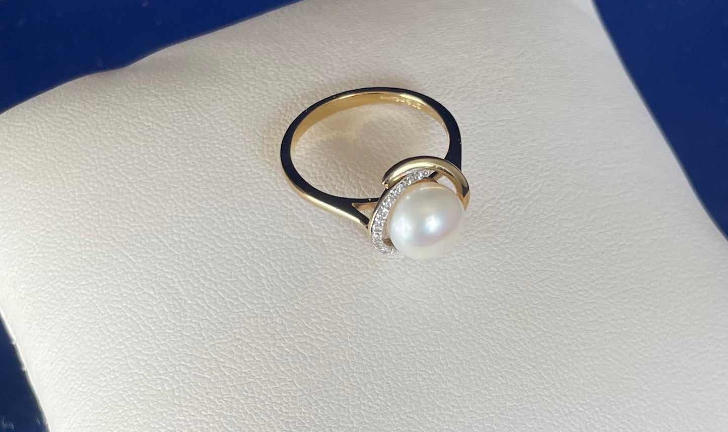 9ct Yellow Gold Freshwater Cultured Pearl Dress Ring with Diamond Knot Setting