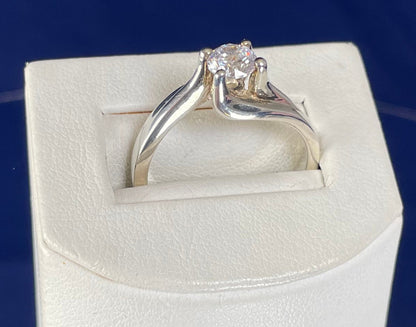 Rhodium-Plated Silver Brilliant Cut Cubic Zirconia Twist Shoulder Ring