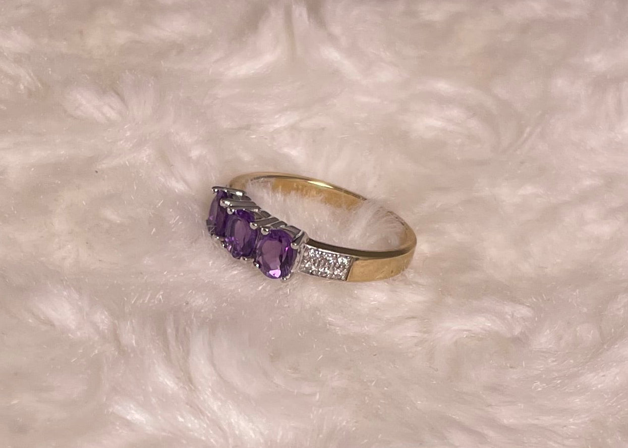9ct Yellow Gold Ring with Oval Amethysts & Diamonds