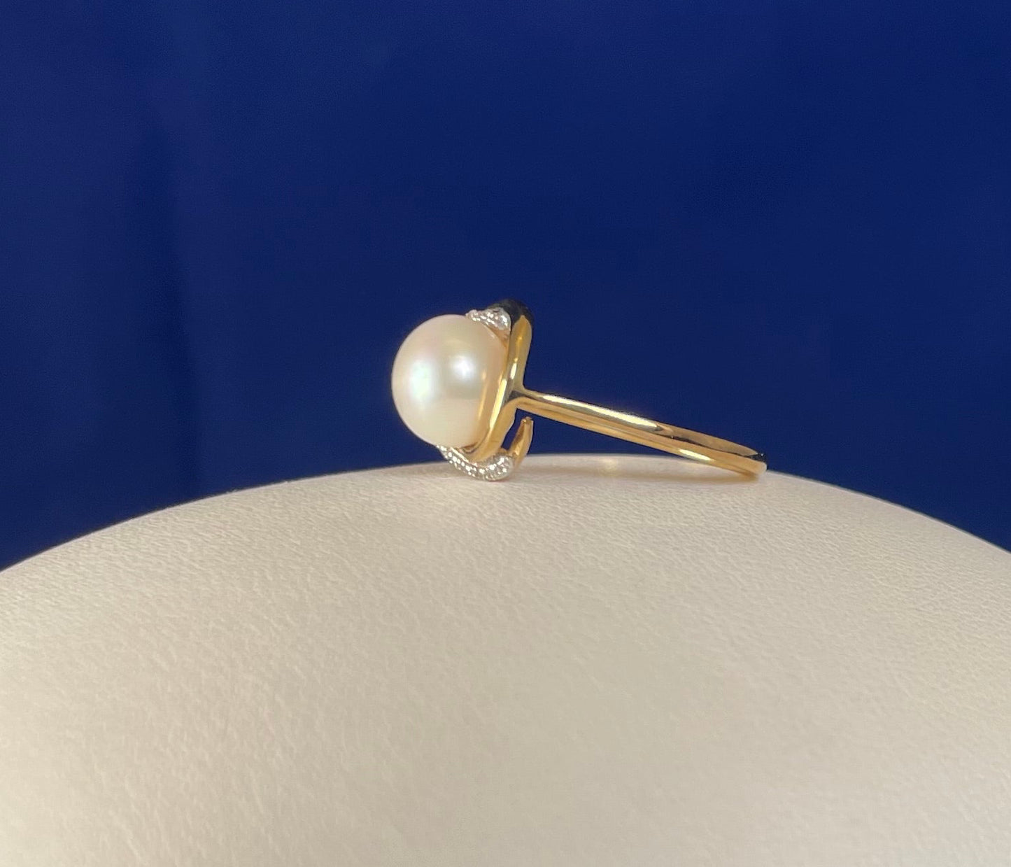 9ct Yellow Gold Fresh Water Cultured Pearl Dress Ring with Diamond Knot Setting