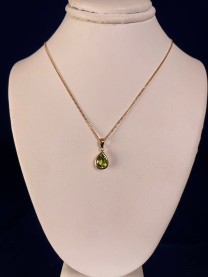9ct Yellow Gold Pear Shape Peridot Pendant Necklace