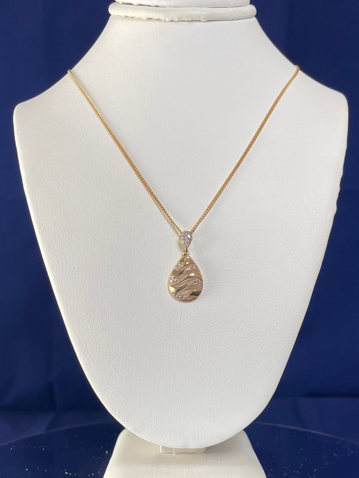 9ct Yellow Gold Teardrop Lattice Diamond Pendant Necklace