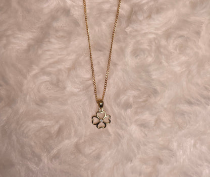 9ct Yellow Gold Clover Pendant with Diamond Chip