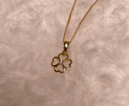 9ct Yellow Gold Clover Pendant with Diamond Chip