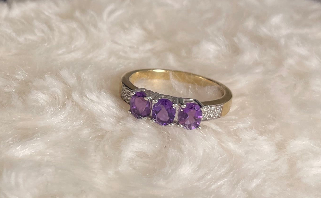 9ct Yellow Gold Ring with Oval Amethysts & Diamonds