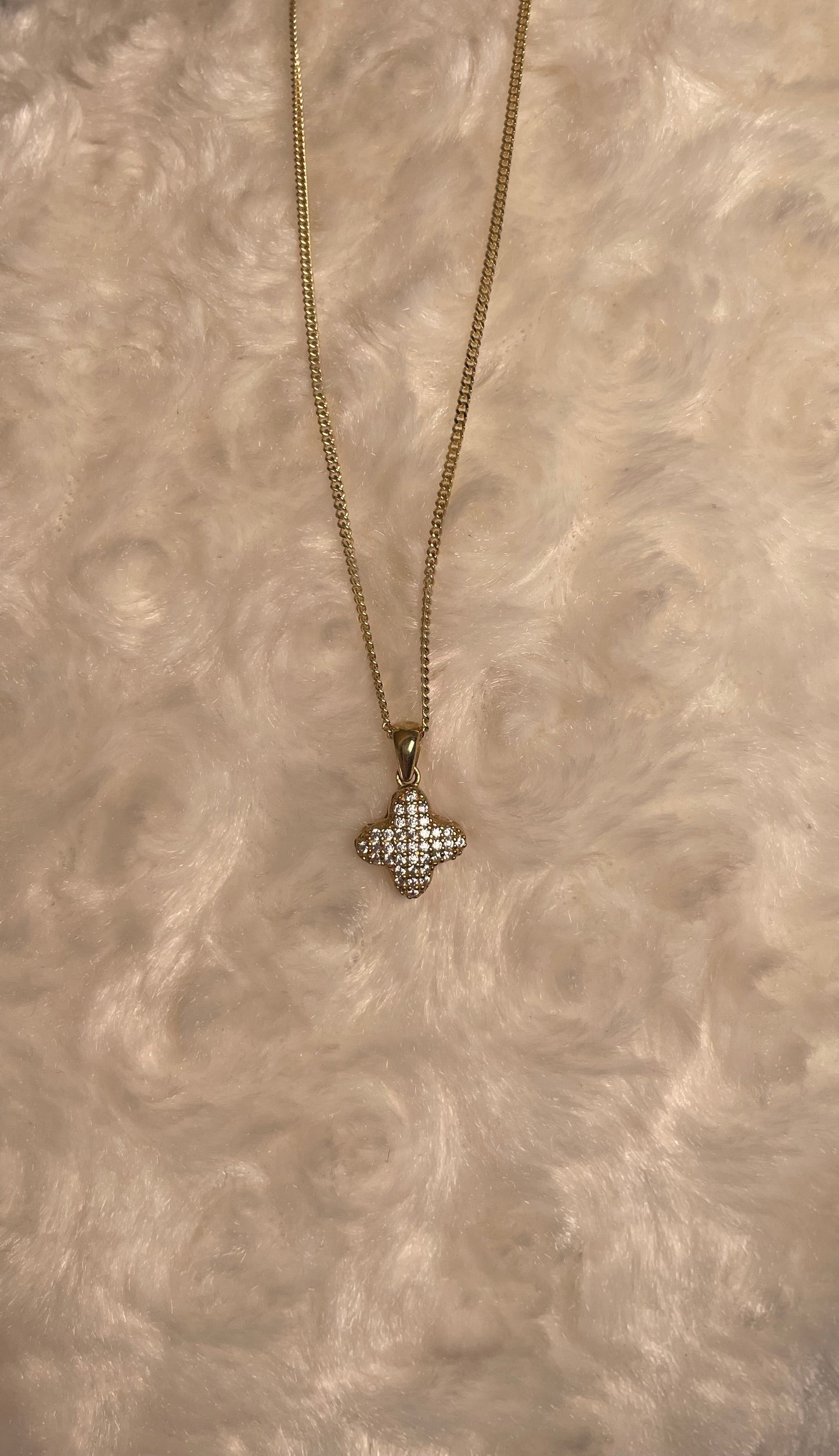 9ct Yellow Gold Four Leaf Clover Pendant Set With Cubic Zirconia