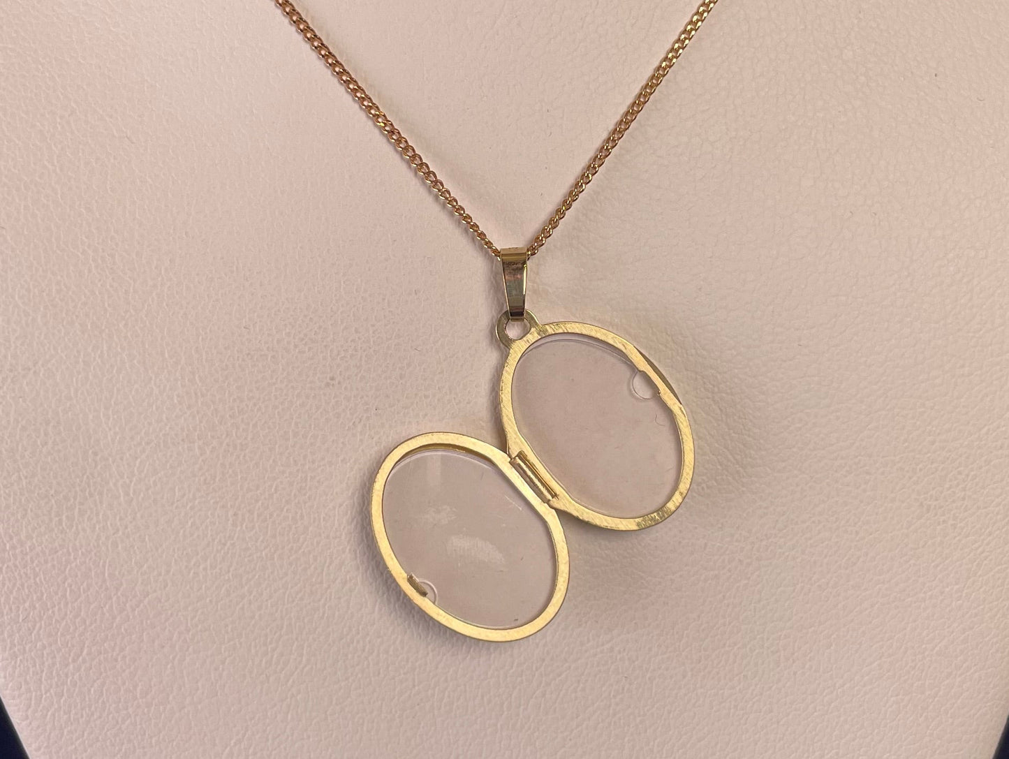 9ct Yellow Gold Grey Mother of Pearl Oval Locket With Small Diamond Centre