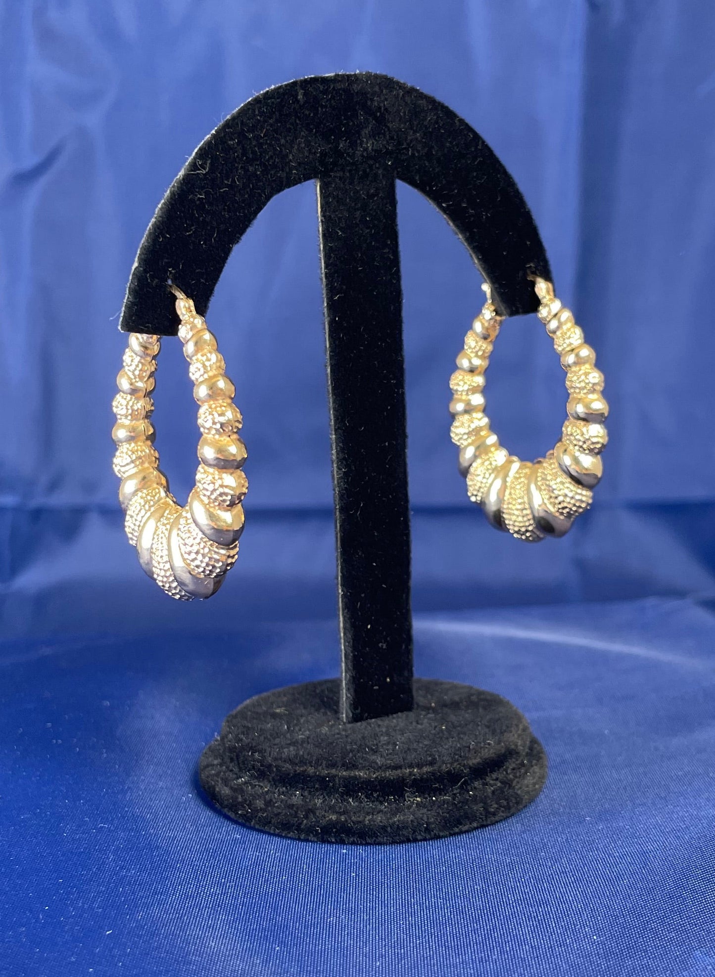 9ct Yellow Gold Patterned Loop Hoop Earrings