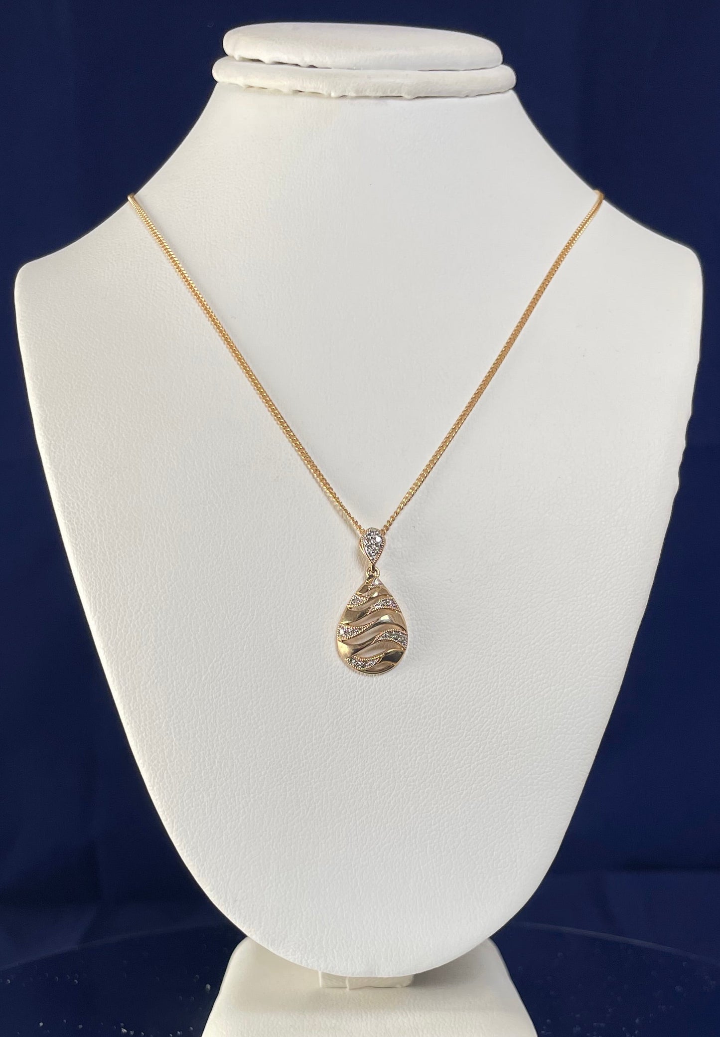 9ct Yellow Gold Teardrop Lattice Diamond Pendant Necklace
