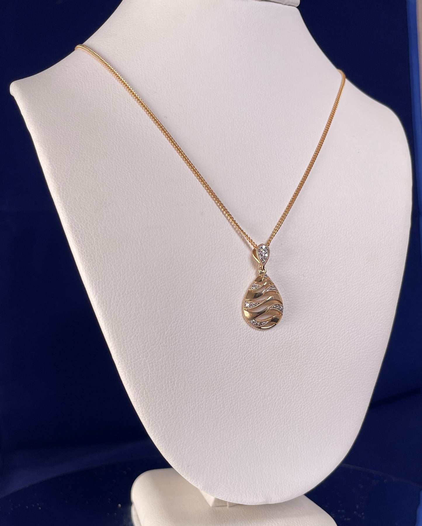 9ct Yellow Gold Teardrop Lattice Diamond Pendant Necklace