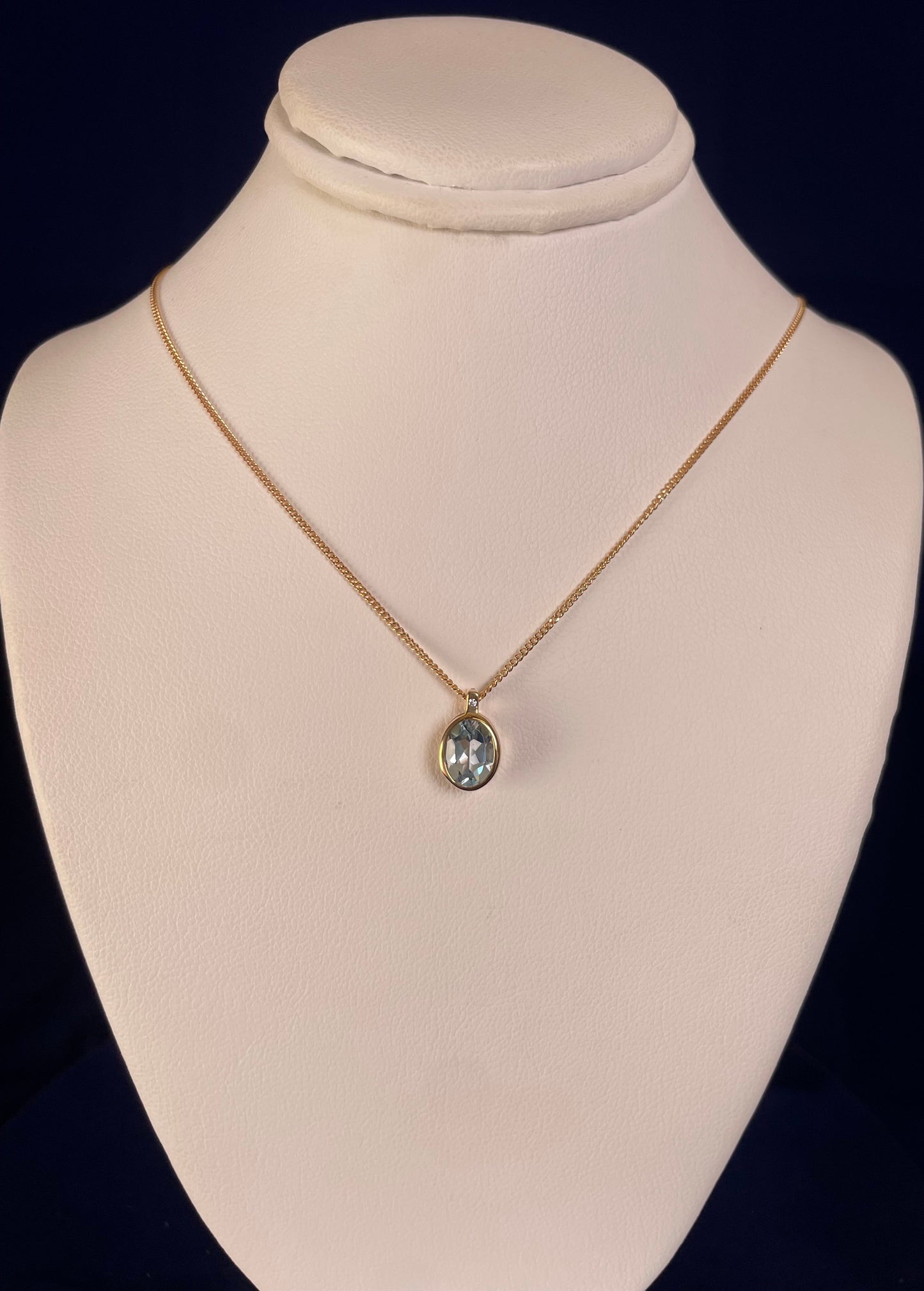 9ct Yellow Gold Oval Aquamarine Pendant Necklace