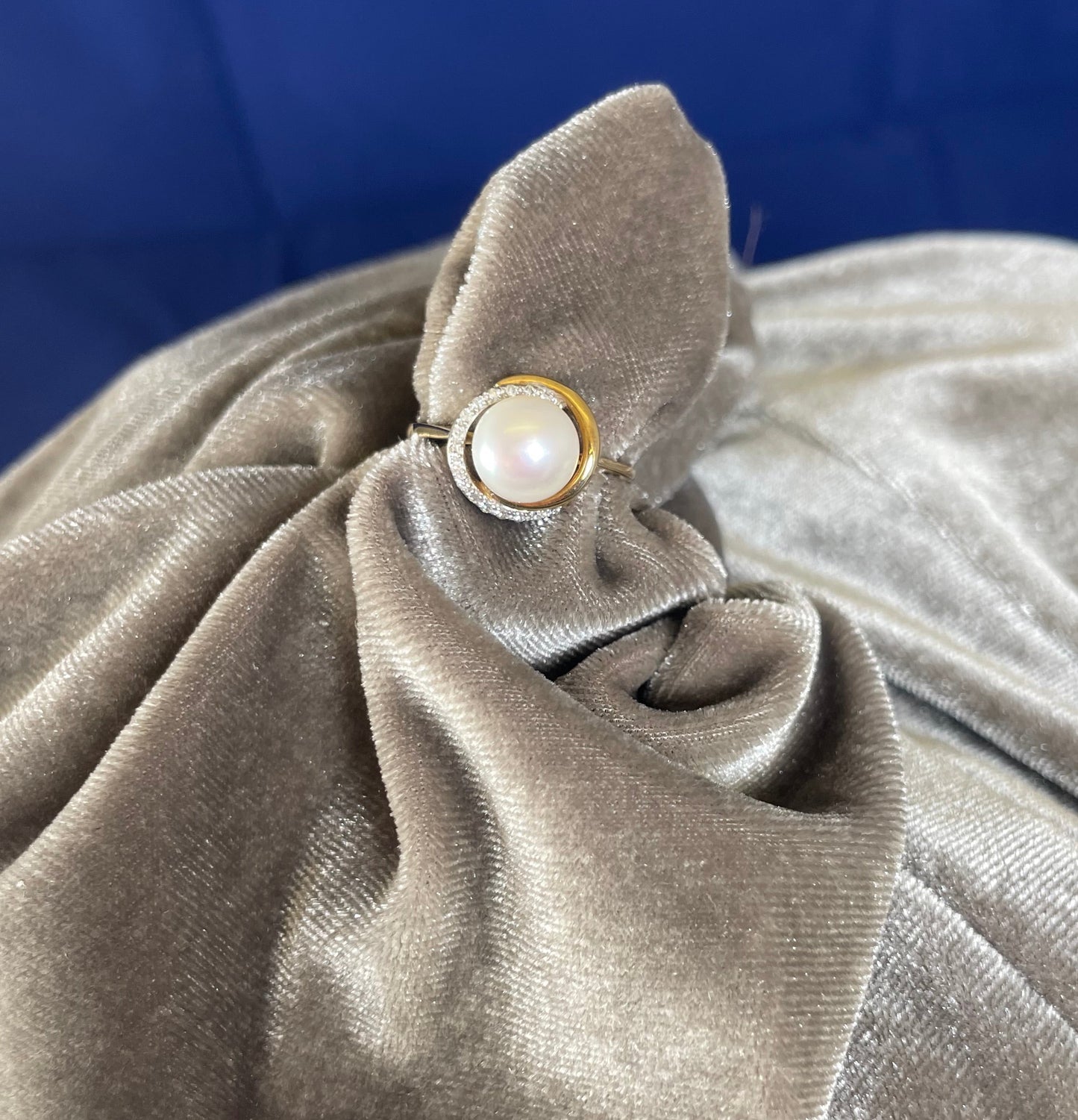 9ct Yellow Gold Freshwater Cultured Pearl Dress Ring with Diamond Knot Setting